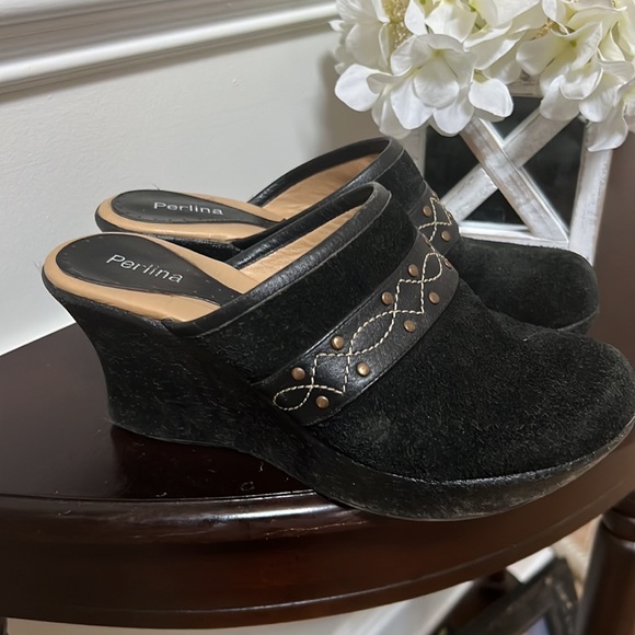 Black suede clogs.. - Picture 2 of 4
